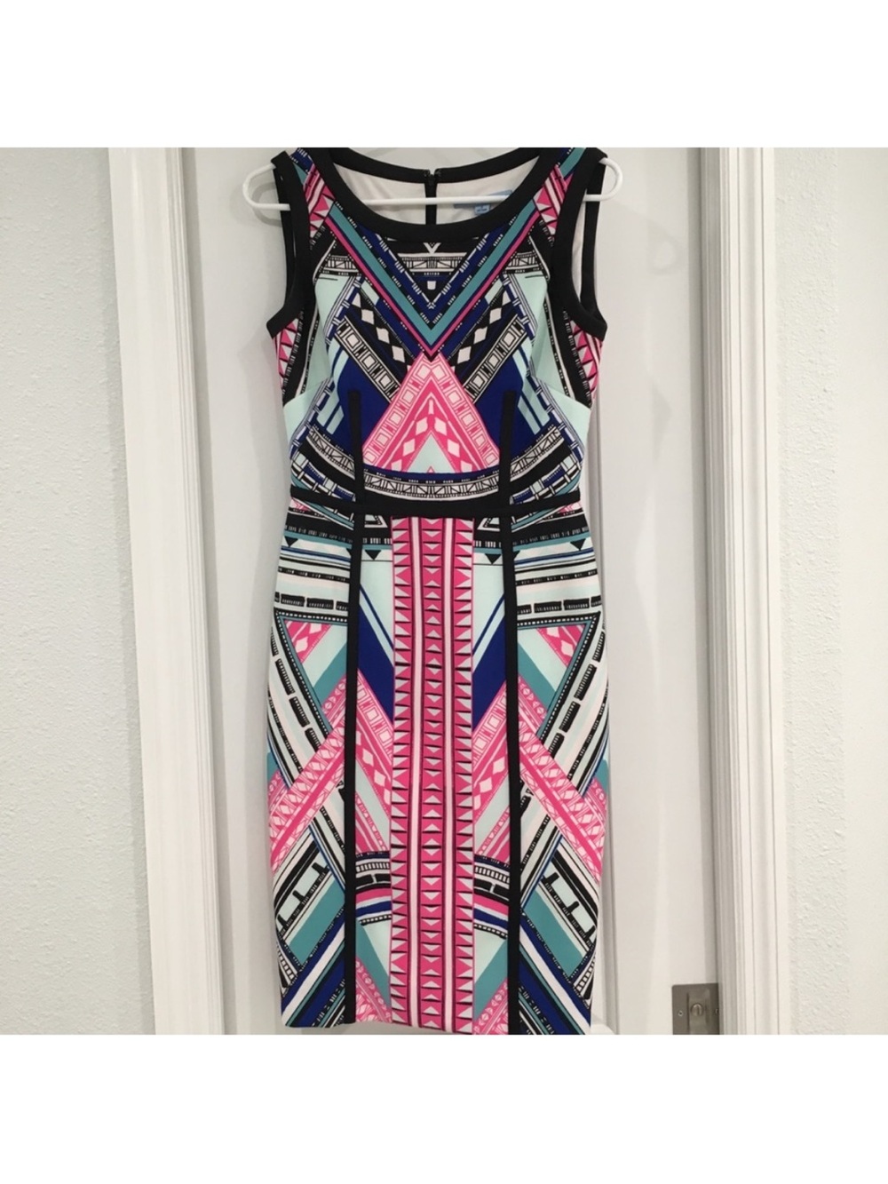 Antonio Melani Aztec scuba sheath dress sz 2